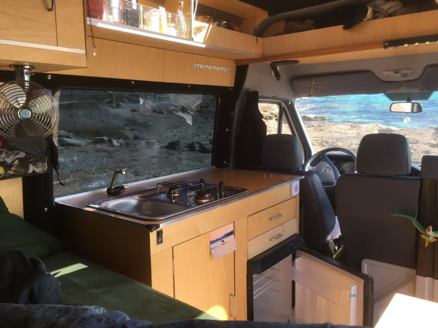 Wohnmobil / Camper mieten in Nordspanien: Anspruchsvoller Kastenwagen Ausbau