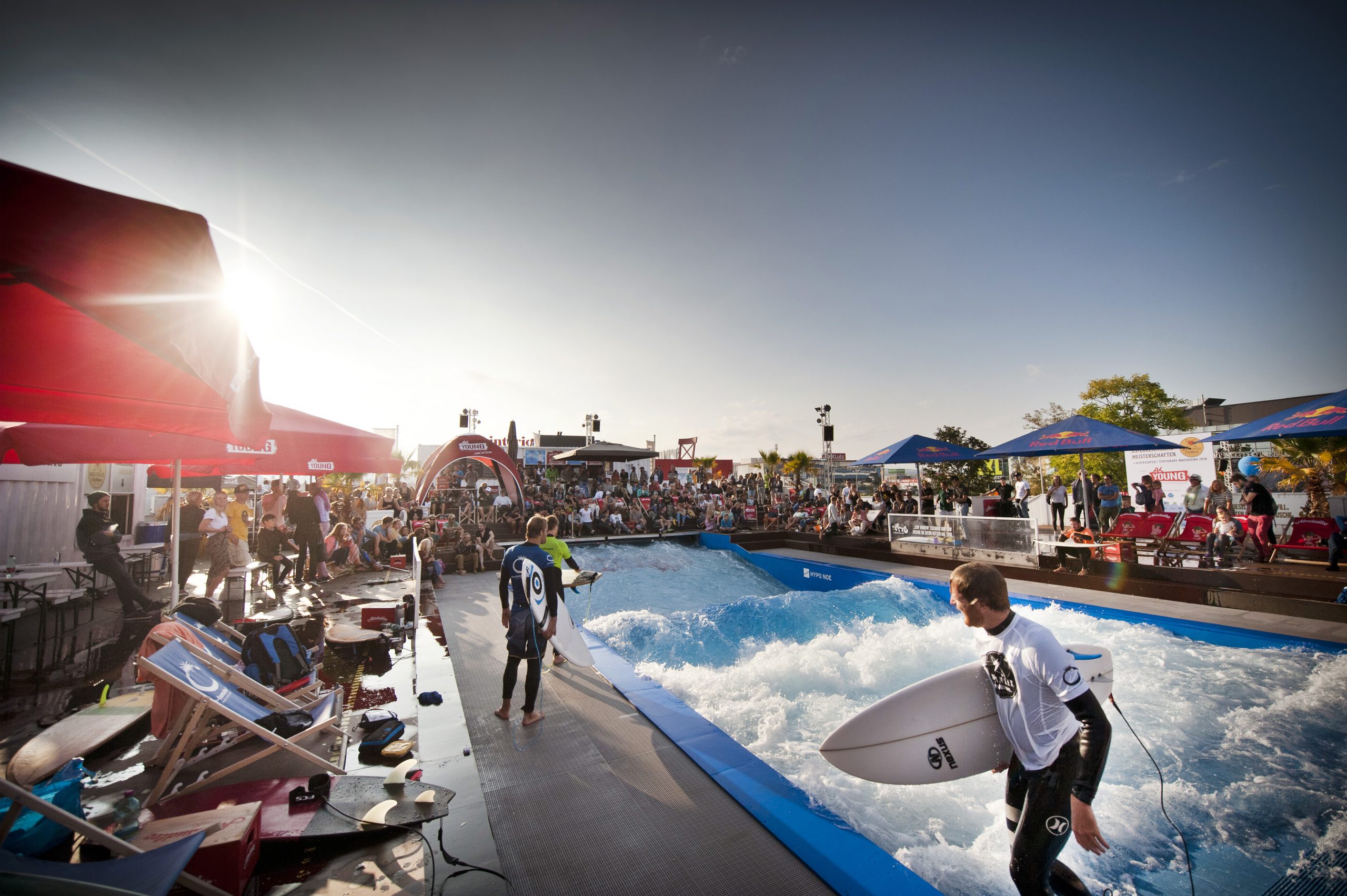 Stehende Wellen Surfen in Deutschland und Europa: Sommerfest auf der Citywave in Wien