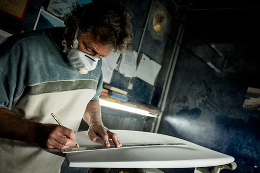 Surfen in Ericeira: Der Shaper Nick von Semente Surfboards