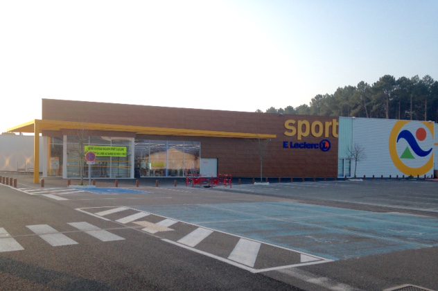 Surfen in Moliets: Der Sportdiscounter Eleclerc Sport